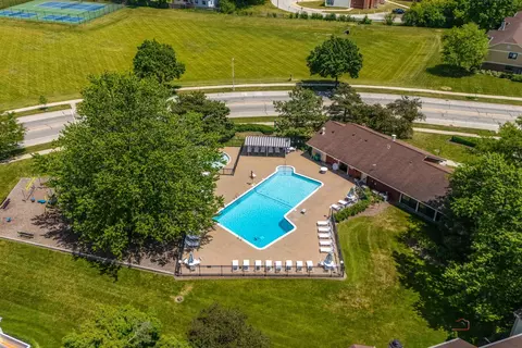 Exterior - 585 Williamsburg Ct #D2, Wheeling, IL 60090 photo 11 of 13