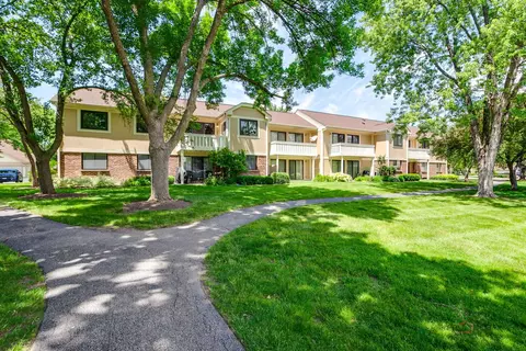 Exterior - 585 Williamsburg Ct #D2, Wheeling, IL 60090 photo 7 of 13