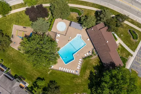 View/Area - 585 Williamsburg Ct #D2, Wheeling, IL 60090 photo 3 of 4