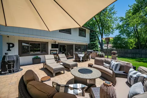 Exterior - 52 Redstart Rd, Naperville, IL 60565 photo 7 of 7