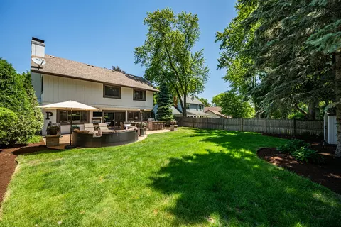 Exterior - 52 Redstart Rd, Naperville, IL 60565 photo 6 of 7