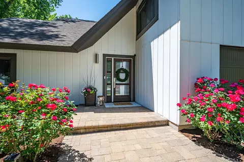 52 Redstart Rd, Naperville, IL 60565