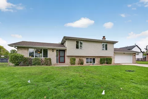 Exterior - 10818 Bryant Rd, Mokena, IL 60448 photo 4 of 6