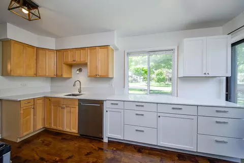 Kitchen - 1696 Darwin Ct, Wheaton, IL 60189 photo 2 of 4