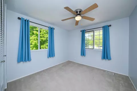 Bedroom - 1696 Darwin Ct, Wheaton, IL 60189 photo 4 of 6
