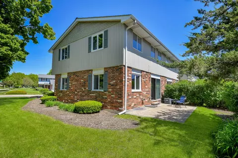 Exterior - 1696 Darwin Ct, Wheaton, IL 60189 photo 5 of 5