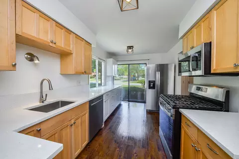 Kitchen - 1696 Darwin Ct, Wheaton, IL 60189 photo 3 of 4