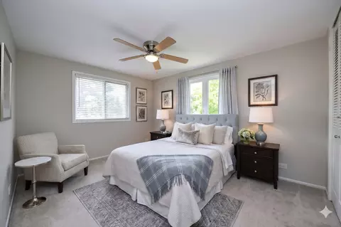 Bedroom - 1696 Darwin Ct, Wheaton, IL 60189 photo 5 of 6