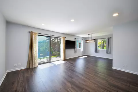 Living - 1696 Darwin Ct, Wheaton, IL 60189 photo 3 of 7