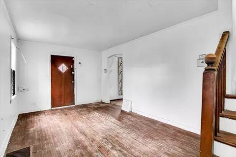 Living - 9846 S Calhoun Ave, Chicago, IL 60617 photo 2 of 2