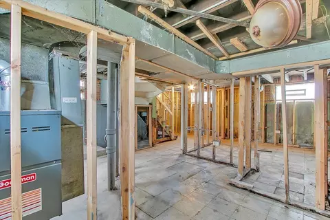 Entry Way - 9846 S Calhoun Ave, Chicago, IL 60617 photo 3 of 3