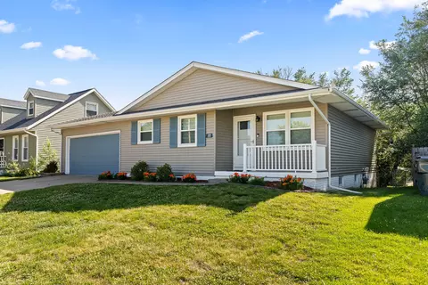 6345 N Hazelwood Ave, Davenport, IA 52806
