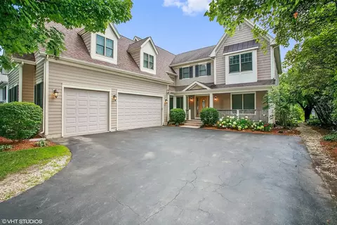 141 Walnut St, Libertyville, IL 60048