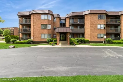 6425 Clarendon Hills Rd #311, Willowbrook, IL 60527
