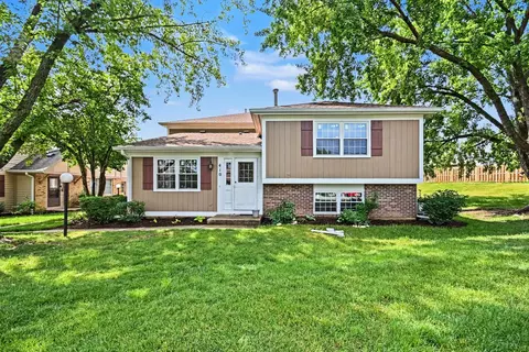 410 Ashwood Ct, Vernon Hills, IL 60061