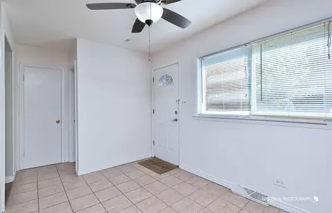 Entry Way - 9550 Potter Rd, Des Plaines, IL 60016 photo 2 of 3