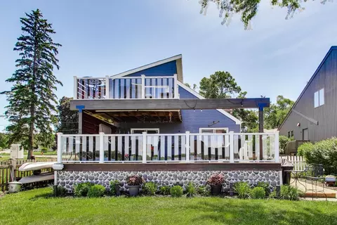 3923 E Lake Shore Dr, Wonder Lake, IL 60097