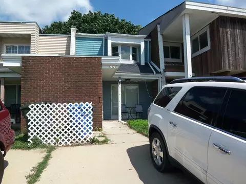 2020 Berkshire Cir #H, Carpentersville, IL 60110