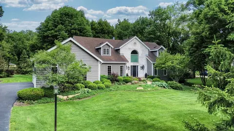 2 S025 Twin Oaks Dr, Wheaton, IL 60189