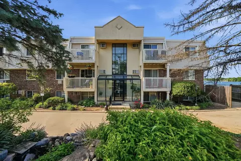 213 E Liberty St #11, Wauconda, IL 60084