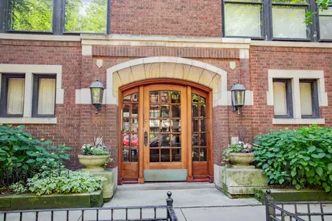 655 W Buena Ave #3, Chicago, IL 60613