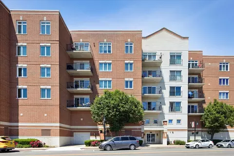 8822 Brookfield Ave #405, Brookfield, IL 60513