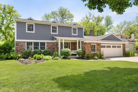 716 S Dymond Rd, Libertyville, IL 60048