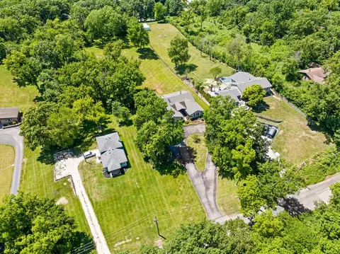 11 S056 Madison St, Burr Ridge, IL 60527