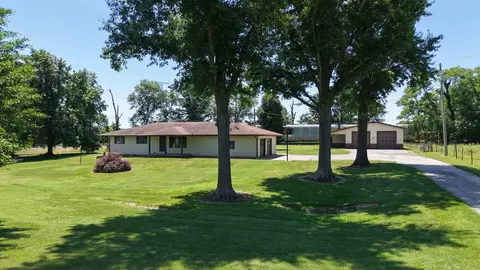 501 Harrison St, Waltonville, IL 62894
