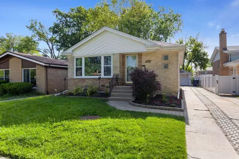 604 Lavergne Ave, Wilmette, IL 60091