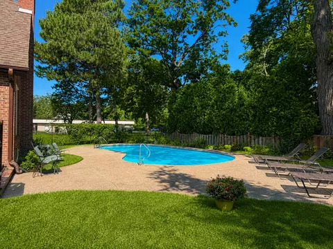 2104 Devon Ave, Park Ridge, IL 60068 photo 4