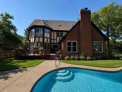2104 Devon Ave, Park Ridge, IL 60068 photo 3