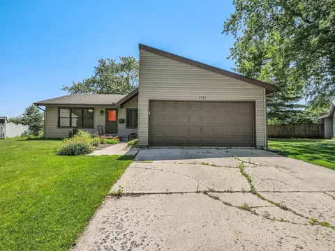 1911 Ash Ct, Aurora, IL 60506