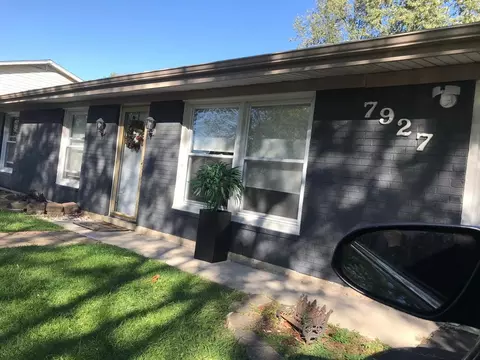 7927 Sherwood Cir, Hanover Park, IL 60133