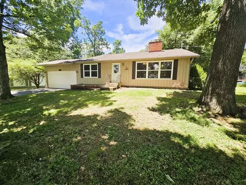 705 Lake Park Rd, Mount Vernon, IL 62864