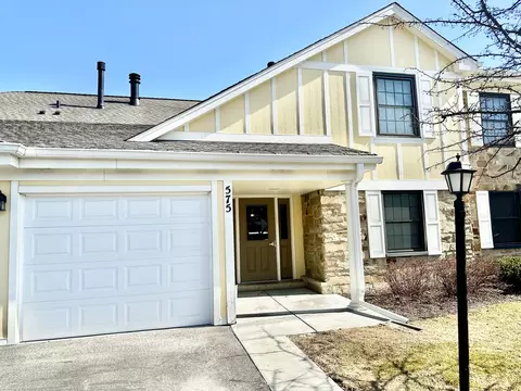 575 Greystone Ln #A2, Wheeling, IL 60090