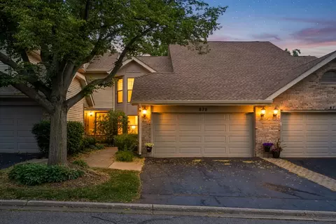 870 N Auburn Woods Dr, Palatine, IL 60067