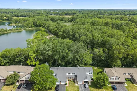 View/Area - 102 Pine Cir, Cary, IL 60013 photo 4 of 7