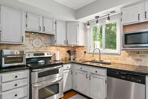Kitchen - 102 Pine Cir, Cary, IL 60013 photo 2 of 3