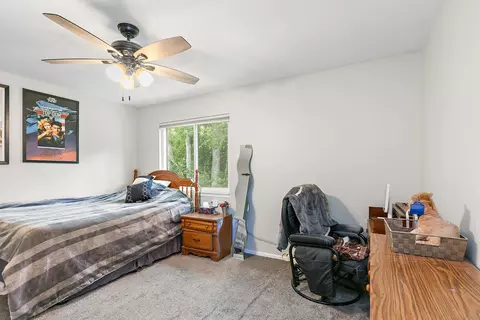Bedroom - 102 Pine Cir, Cary, IL 60013 photo 3 of 4