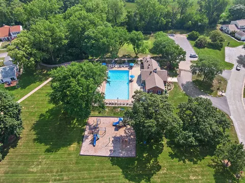 View/Area - 102 Pine Cir, Cary, IL 60013 photo 1 of 7