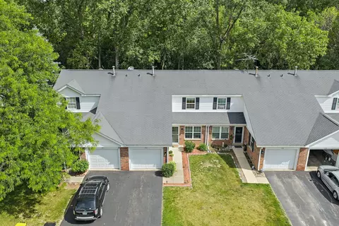 View/Area - 102 Pine Cir, Cary, IL 60013 photo 3 of 7