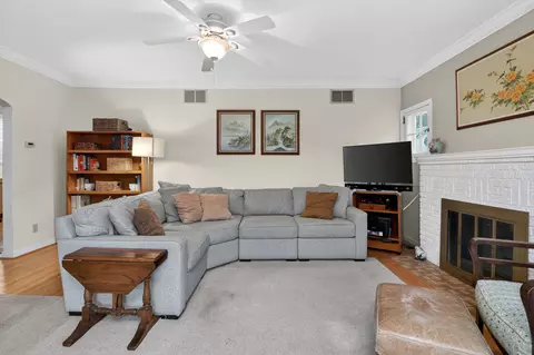Living - 319 E Jefferson Ave, Wheaton, IL 60187 photo 2 of 3