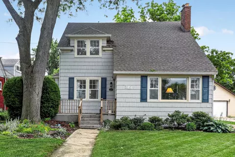 319 E Jefferson Ave, Wheaton, IL 60187
