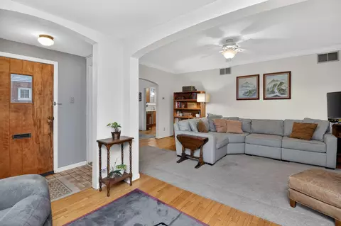 Entry Way - 319 E Jefferson Ave, Wheaton, IL 60187 photo 1 of 2