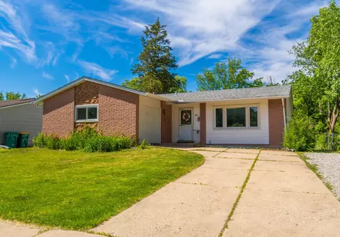 254 Dundee Pkwy, Buffalo Grove, IL 60089