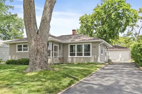 2204 Hawk Ln, Rolling Meadows, IL 60008
