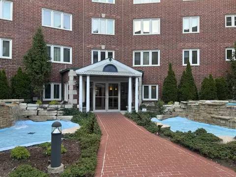 8540 W Foster Ave #303, Norridge, IL 60706