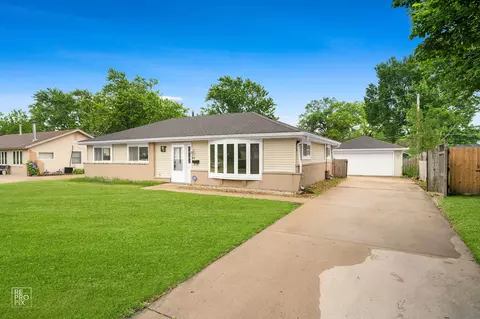 75 Kingman Ln, Hoffman Estates, IL 60169