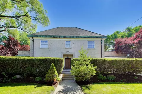 5898 N Caldwell Ave N, Chicago, IL 60646
